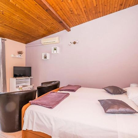 Apartments And Room Zinka Vodice Ngoại thất bức ảnh