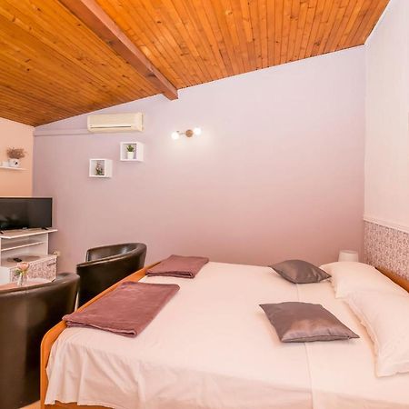Apartments And Room Zinka Vodice Ngoại thất bức ảnh