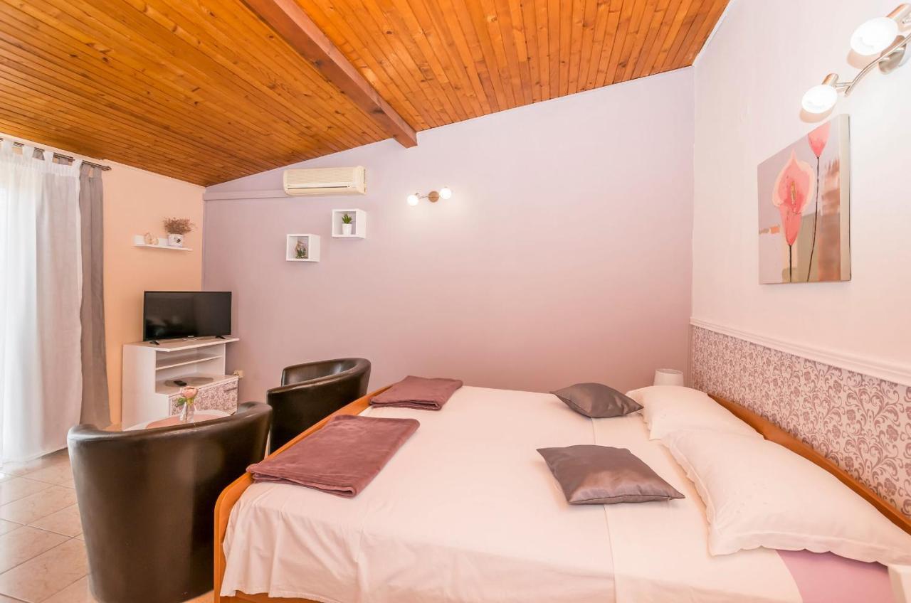 Apartments And Room Zinka Vodice Ngoại thất bức ảnh