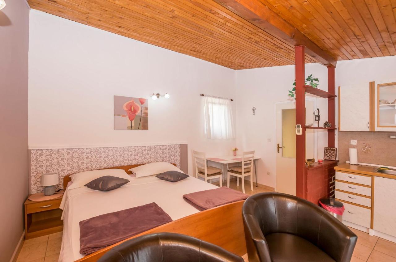 Apartments And Room Zinka Vodice Ngoại thất bức ảnh