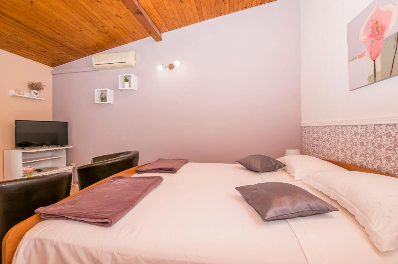 Apartments And Room Zinka Vodice Ngoại thất bức ảnh