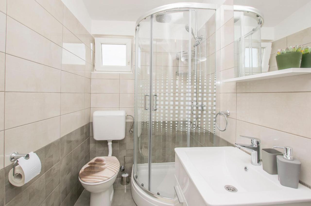 Apartments And Room Zinka Vodice Ngoại thất bức ảnh